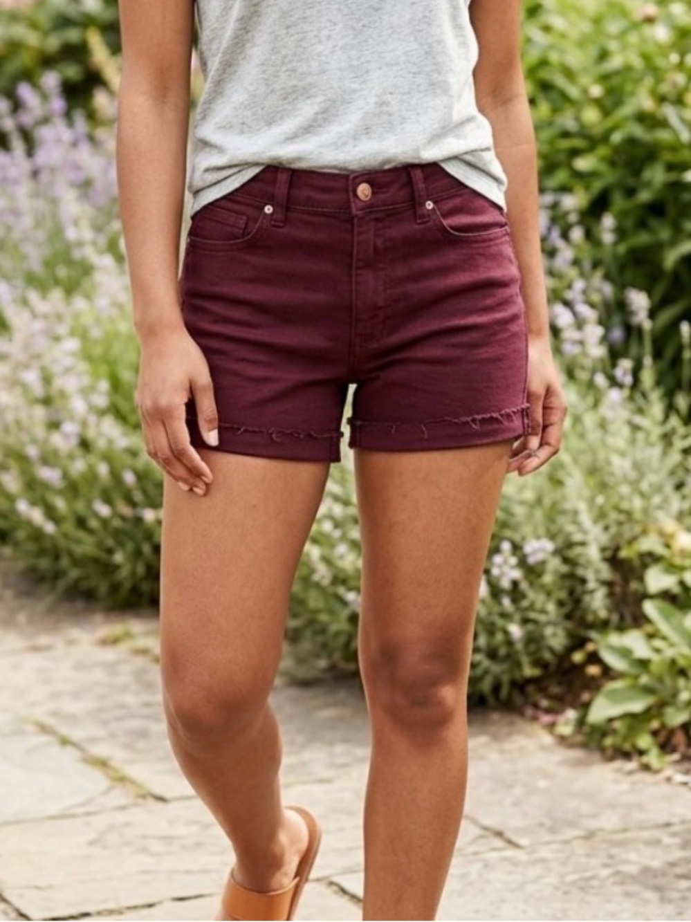 American Eagle Burgundy Super Stretch Twill Chino Midi shorts Siz 6 Cuff Cotton